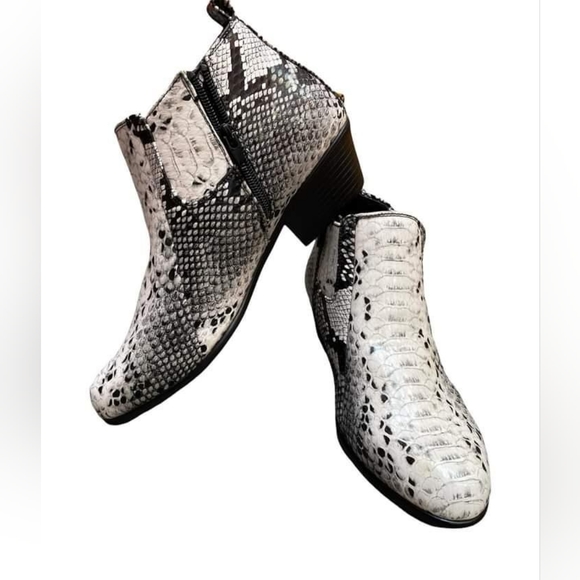 Antonio Cerrelli Women's Boots - Size 8.5 - Picture 1 of 2